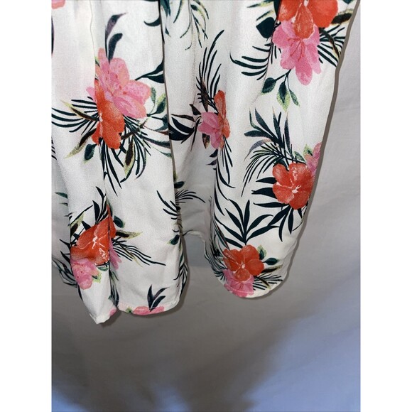 Madden NYC Hot Pants Women’s Size Small White Floral Elastic Waist 24 Inseam 2 - Picture 7 of 12